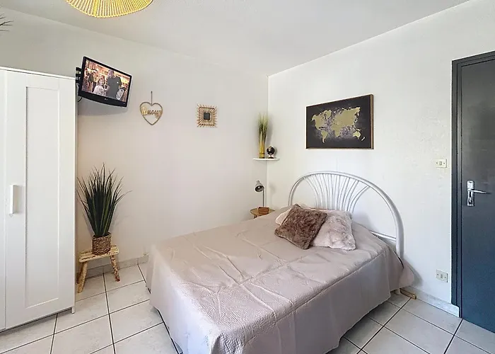 Dans Une Station Thermale, Studio Dans Residence Avec Ascenseur