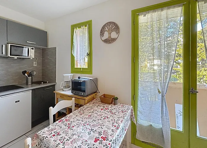 Dans Une Station Thermale, Studio Dans Residence Avec Ascenseur